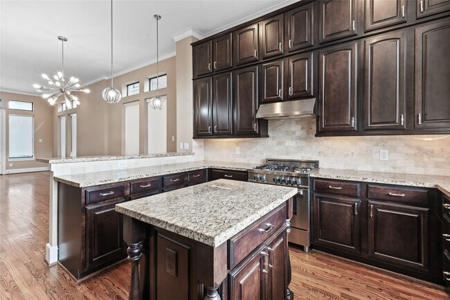 Building Photo - 1411 Elgin St