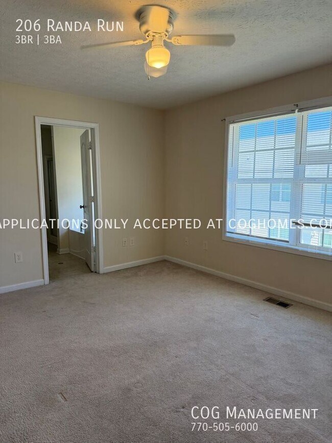 Building Photo - 206 Randa Run