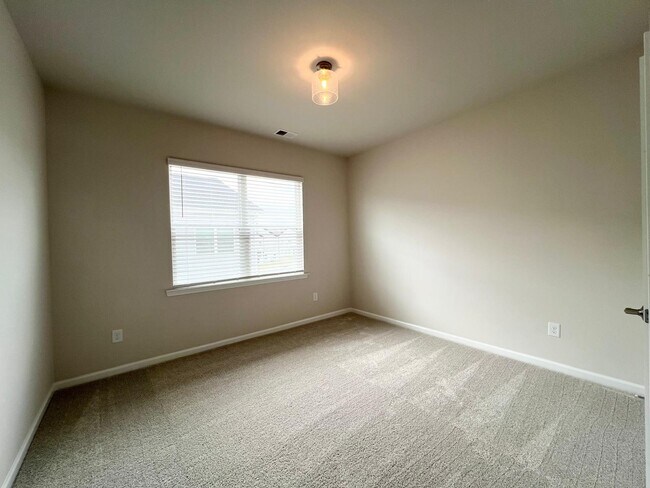 Building Photo - 8947 Nettleton Ave