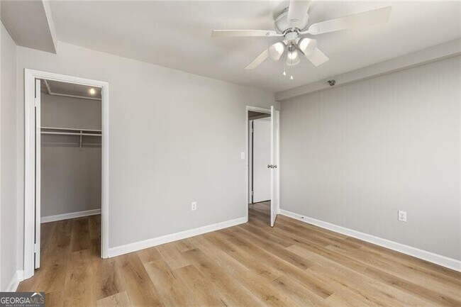 Building Photo - 2479 Peachtree Rd NE