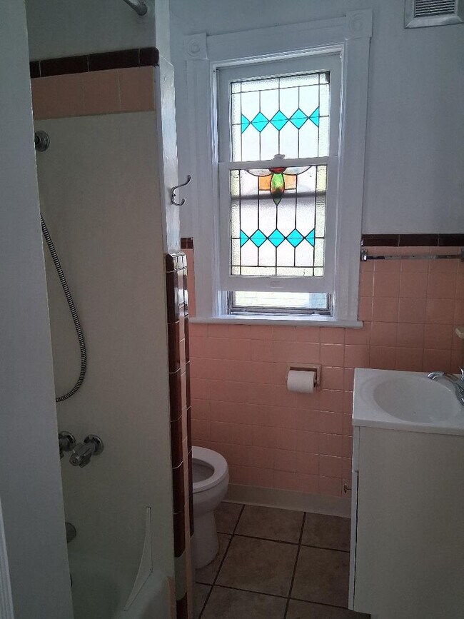 Building Photo - 17 W Madison Ave