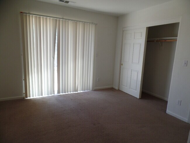 Building Photo - Great 2 Bedroom home on Corner Lot!