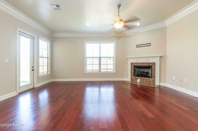 Building Photo - 3 bedroom, 2 bath home