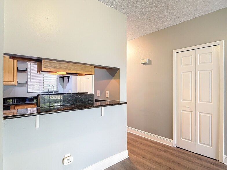 Building Photo - 4711 Capri Plz