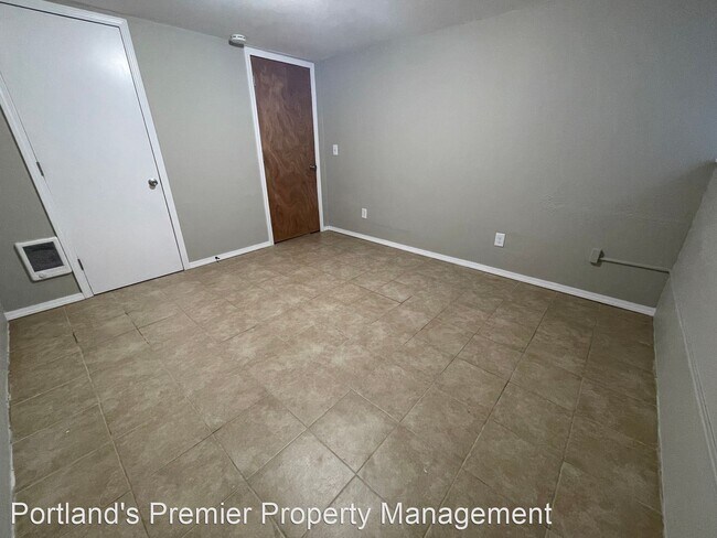 Building Photo - 4 br, 1 bath House - 9312 E Burnside Street