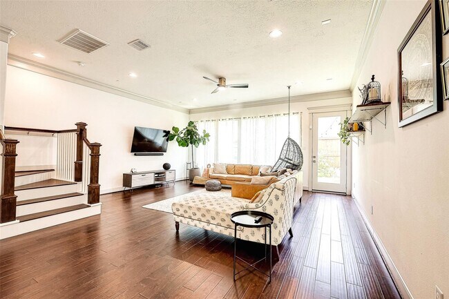 Building Photo - 5807 Kansas St