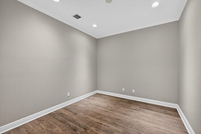 Building Photo - 4803 Cadiz Cir