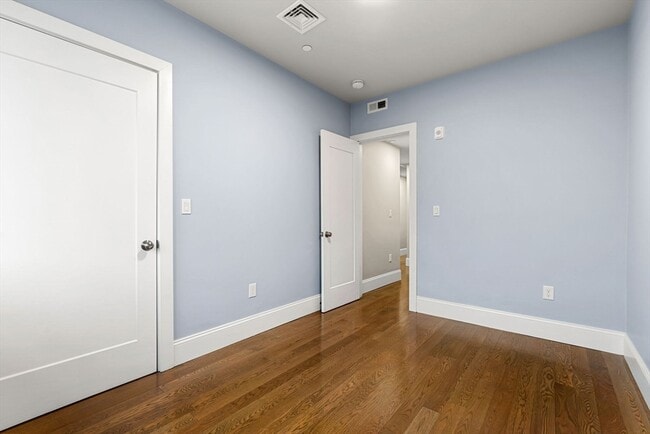 Building Photo - 34 Dix St