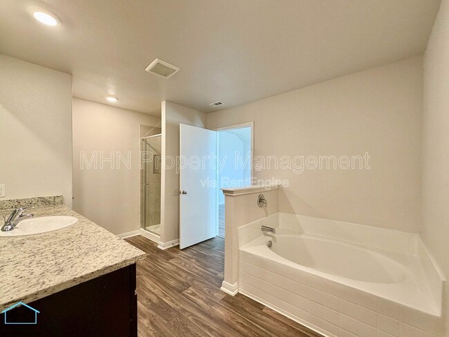 Building Photo - 10950 Chippewa Trce