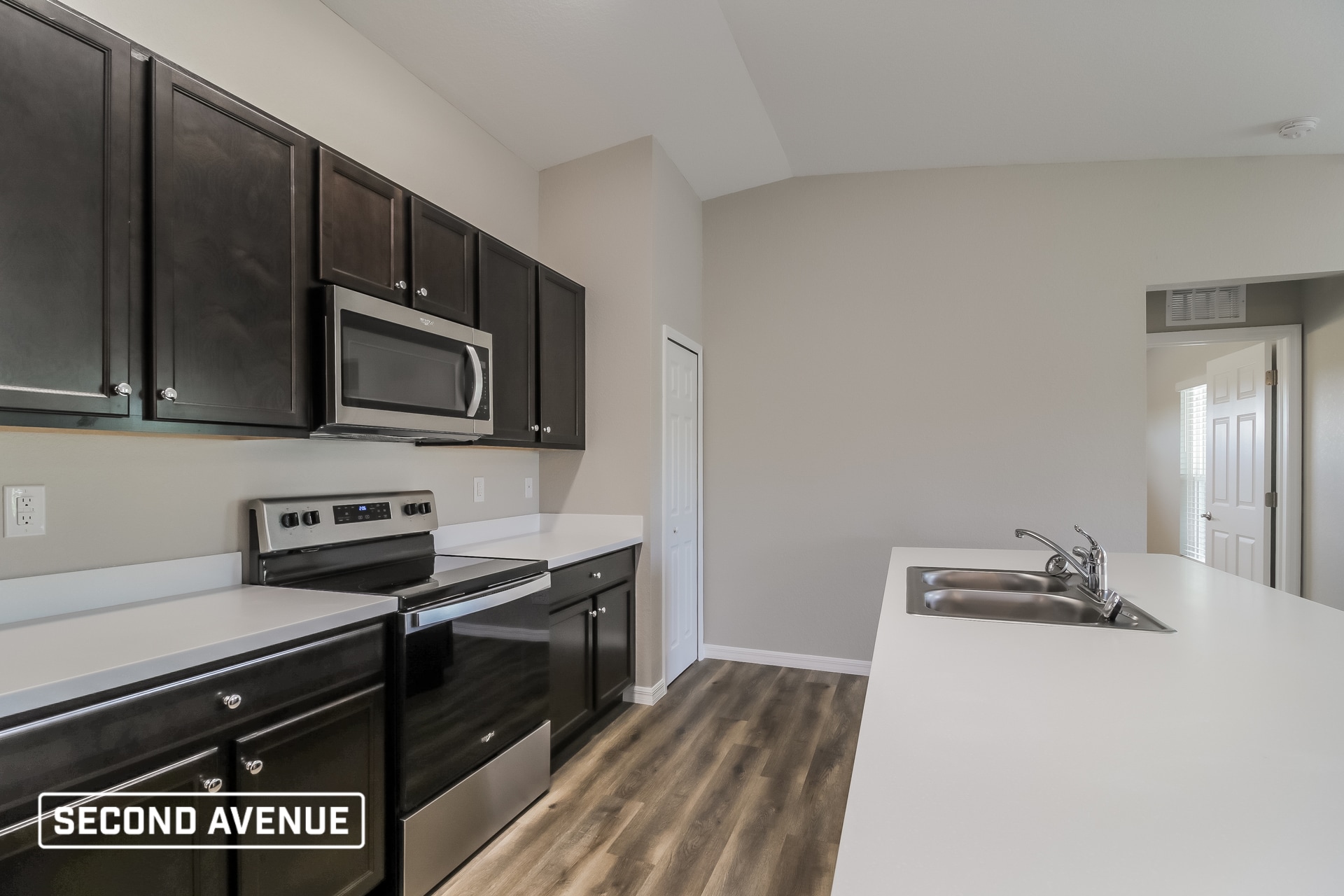 Building Photo - 3032 S San Mateo Dr