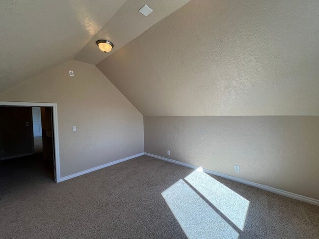 Building Photo - 1592 Kingston Way