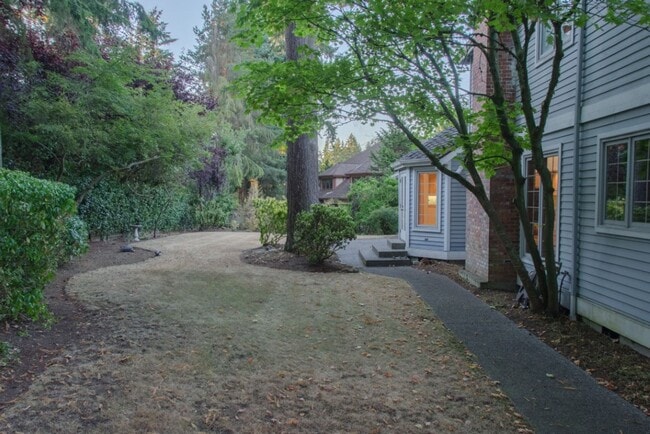 Building Photo - 5Bd/2.75Ba Mercer Island House