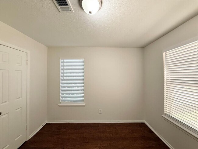 Building Photo - 3633 N MacGregor Way