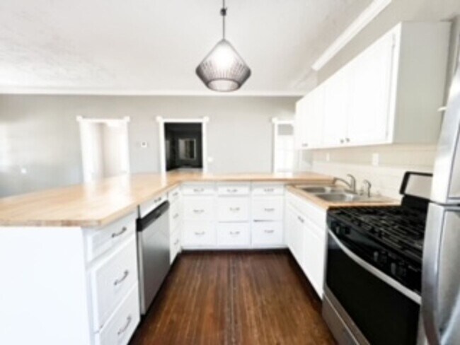 Building Photo - 3 Bedroom & 1 Bath In Paseo District (Cont...