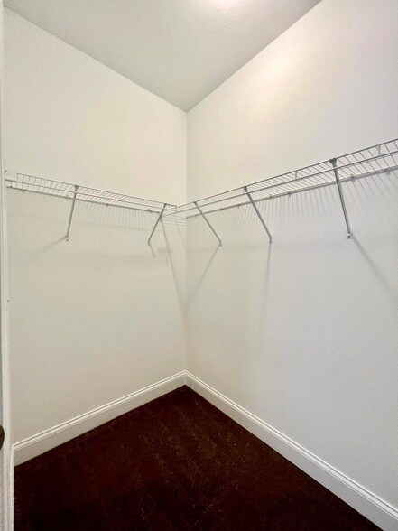 Building Photo - 9015 Seven Lakes Dr