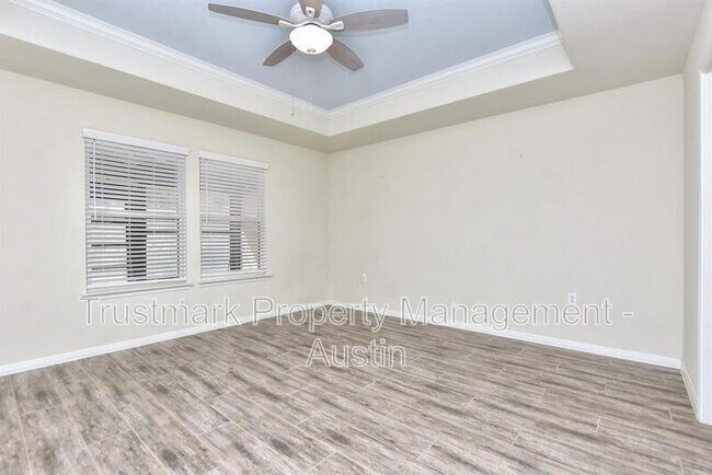 Building Photo - 220 Comal Ln