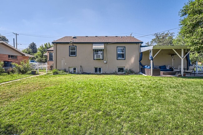 Building Photo - Welcome Home! Beautiful house in Littleton!
