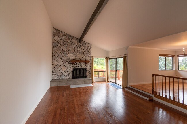 Building Photo - Los Gatos Mountain Living at its Best! Gated 1 Acre lot! Spacious 5 bedroom House! Pool!