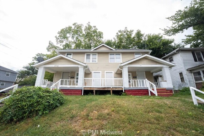 Primary Photo - "Charming Urban Retreat: Cozy 1-Bedroom Ap...