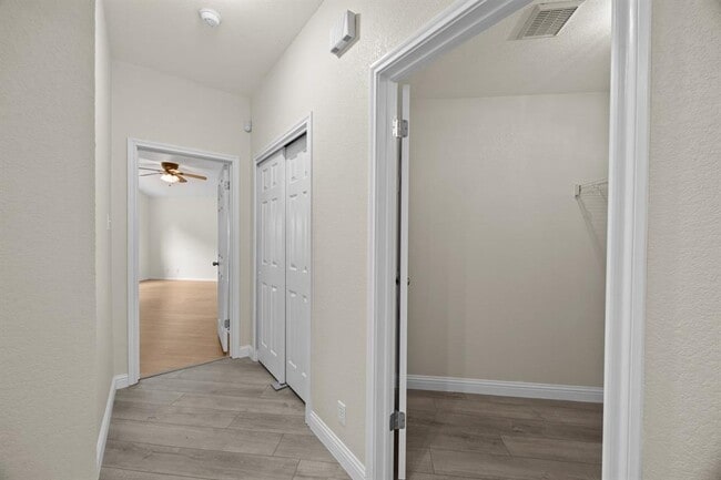 Building Photo - 1617 Abbey Ln