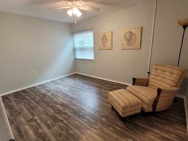 Building Photo - Charming 2-Bedroom, 2-Bathroom Condo in Wi...