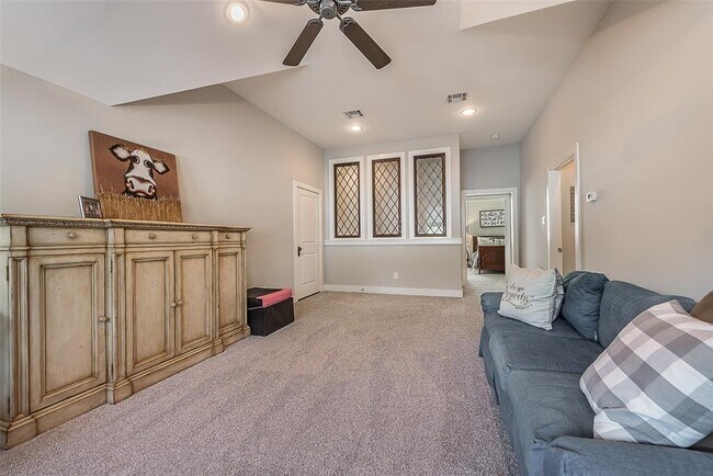 Building Photo - 127 5th St