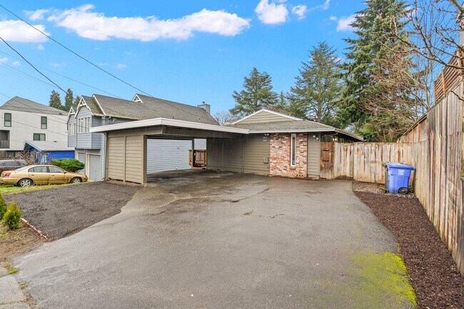 Building Photo - 1912-1914 SE Tacoma St.