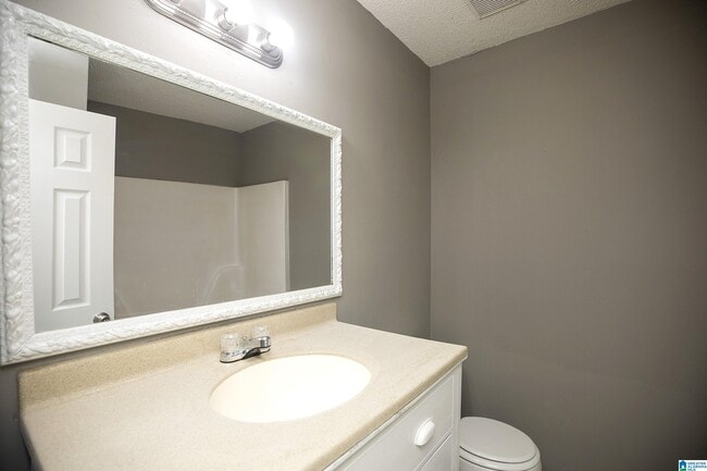 Building Photo - 2392 Zinnia Dr