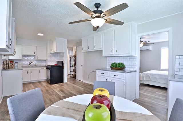 Building Photo - 5489 Encino Rd