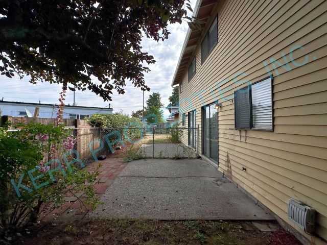 Building Photo - Charming 3-Bed Duplex in Gresham with Spacious 1100 Sq Ft Layout!