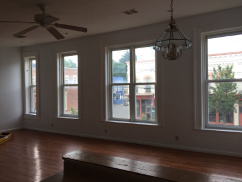 Building Photo - 3276 Main St