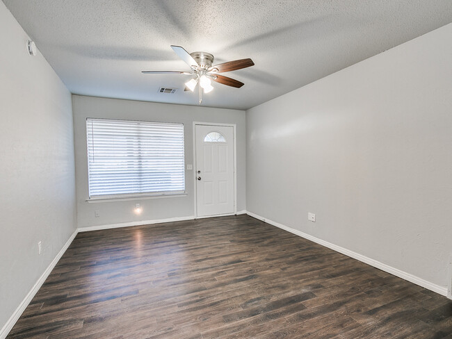 Building Photo - 5214 N Mueller Ave