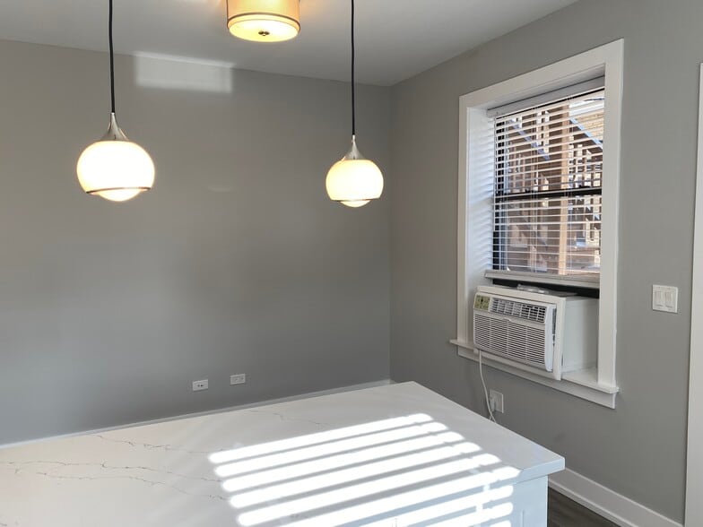 Building Photo - 3929 N Janssen Ave