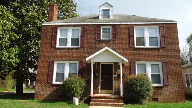 Building Photo - 901 S Jackson St