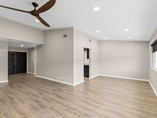 Building Photo - 708 Meadow Way