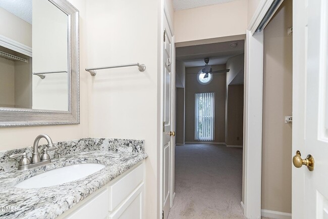 Building Photo - 1021 Brighthurst Dr