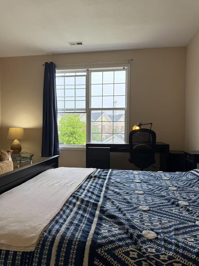 Building Photo - 331 Scio Village Ct