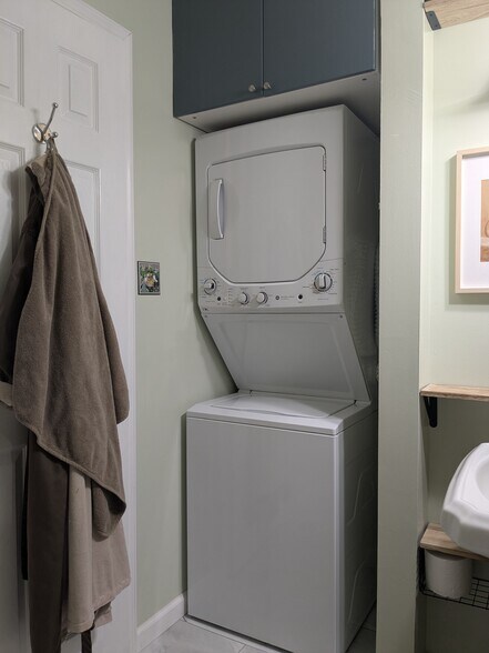 in unit washer/dryer - 626 Jasper St