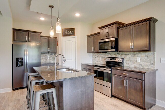 Building Photo - 1107 Eagle's View Dr