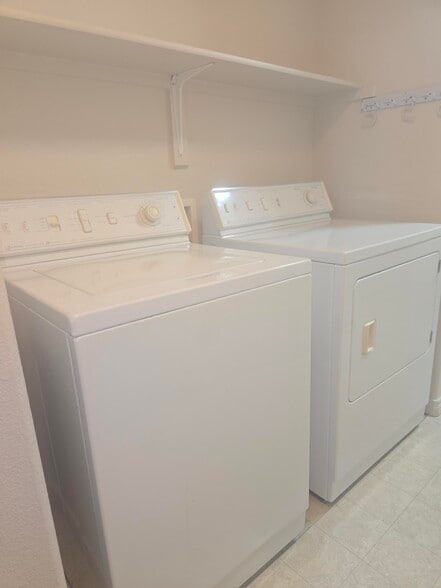 Building Photo - 772 Glen Ct