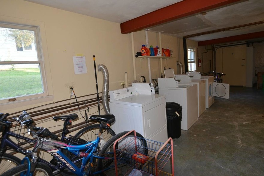 Laundry Room On-site - 426 Winthrop Dr