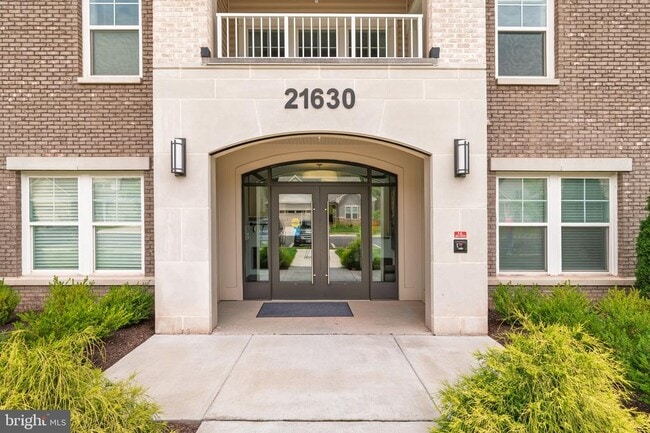 Building Photo - 21630 Hawksbill High Cir
