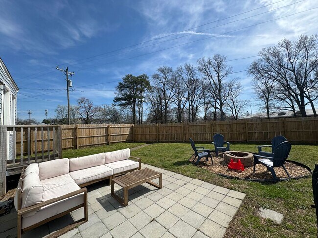 Building Photo - Welcome to this charming Cape Cod style ho...