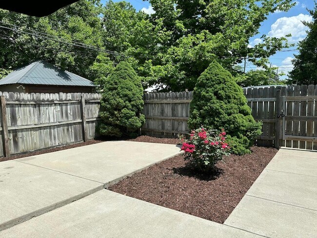 Building Photo - 746 Beech St