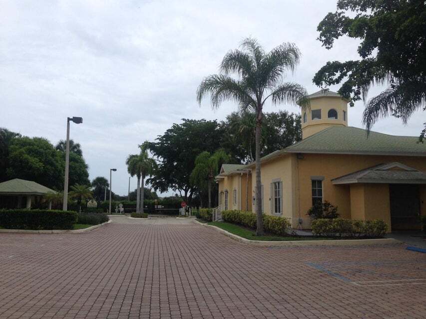 Building Photo - 407 Meadows Cir