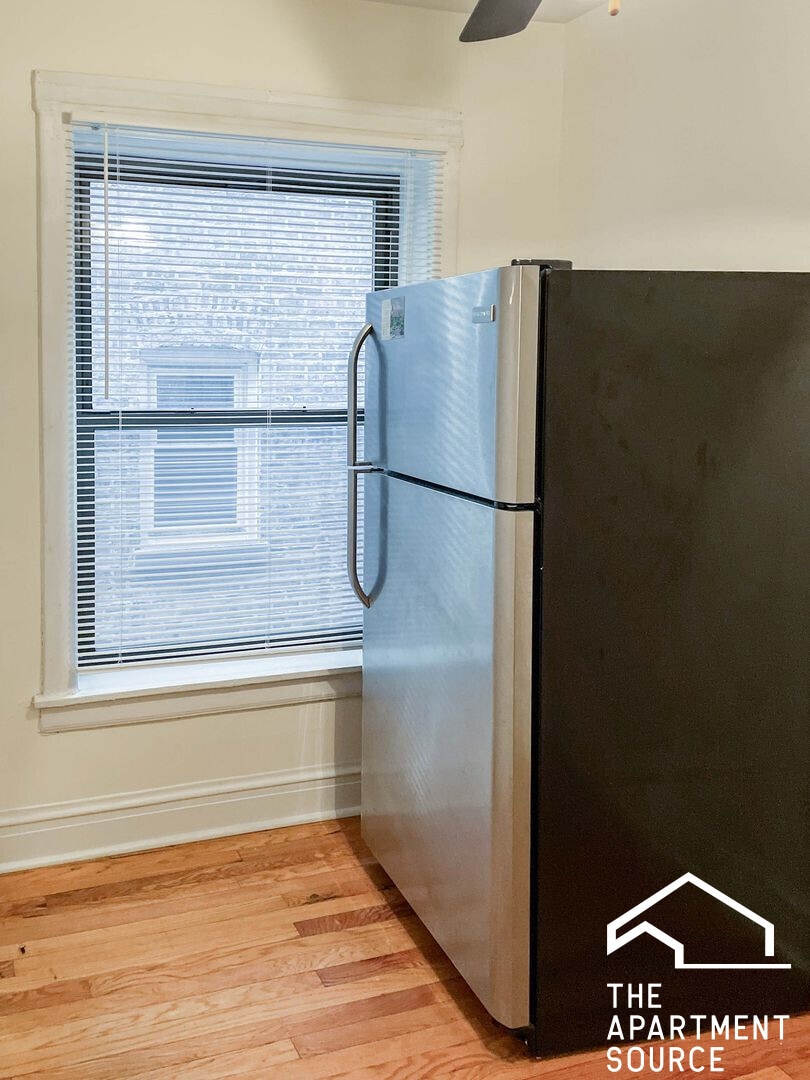 Building Photo - 518 W Cornelia Ave