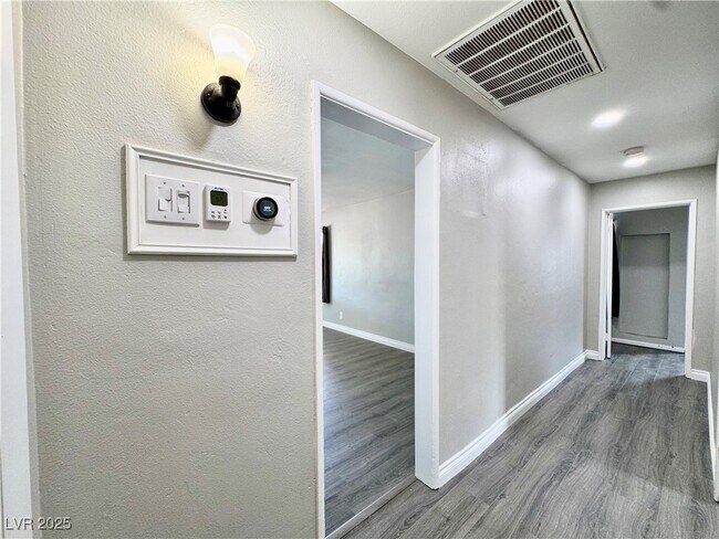 Building Photo - 632 National St