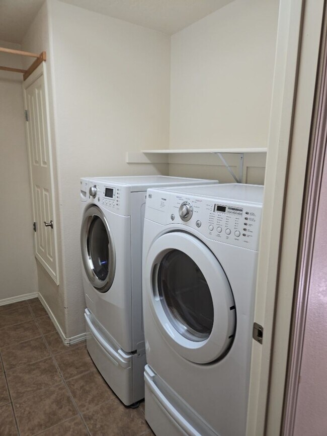 Building Photo - 45 Willow Trace Ct