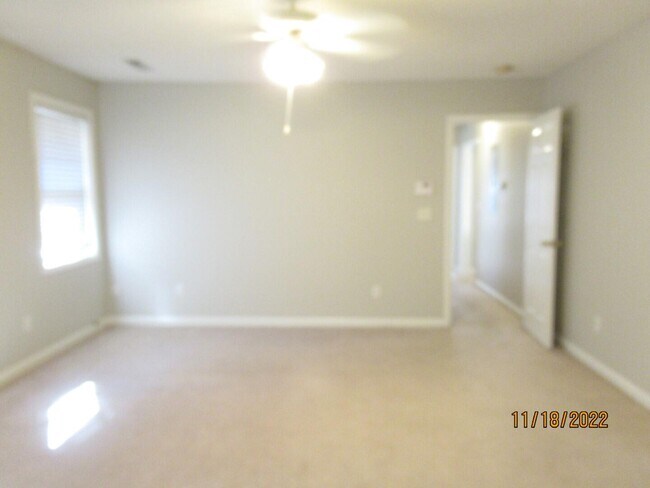 Building Photo - 3840 Oleander Dr