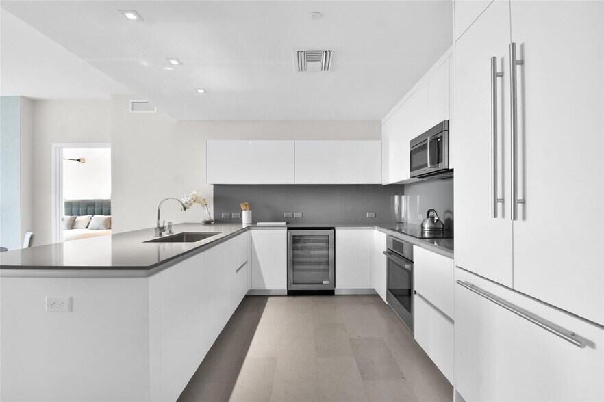 Building Photo - 88 SW 7th St